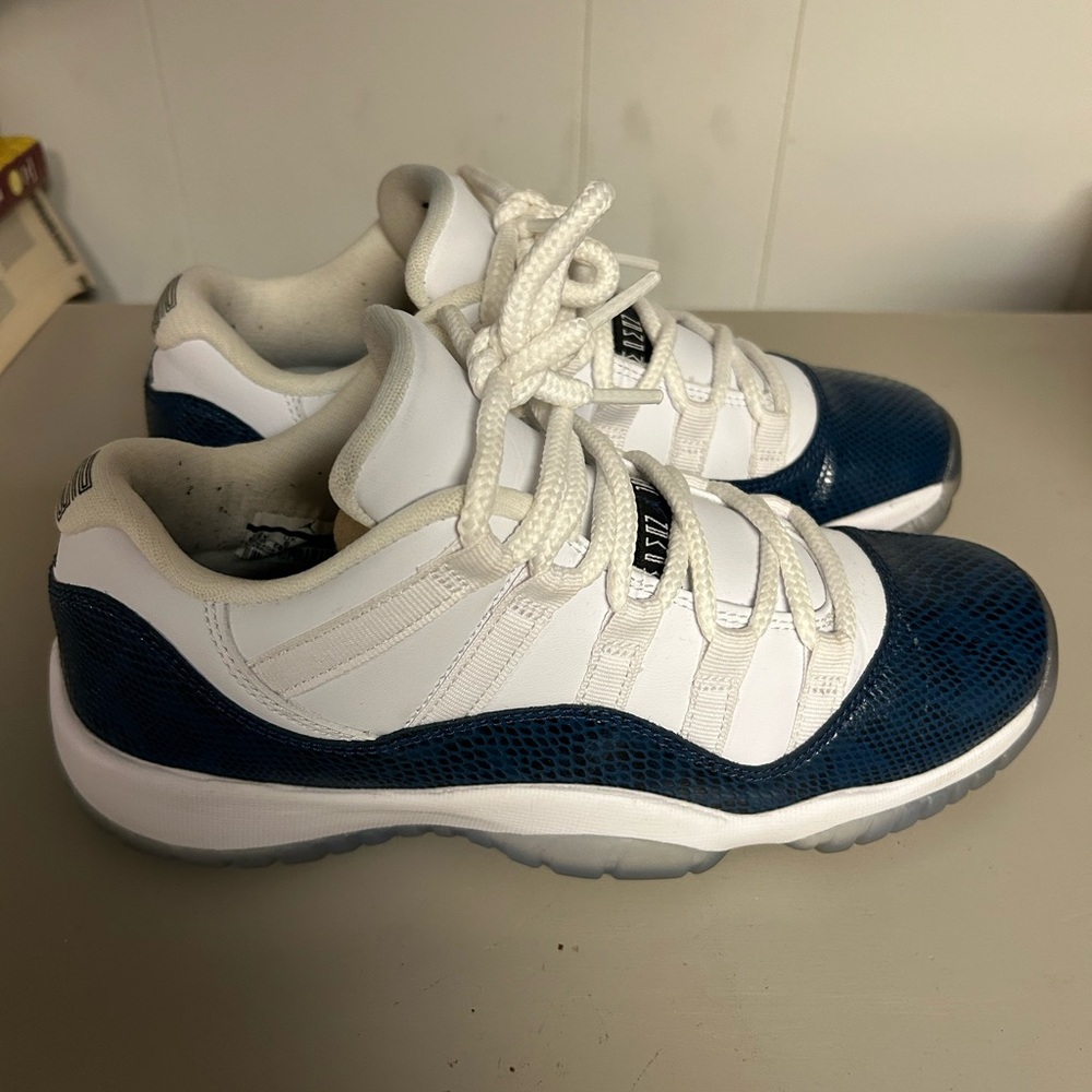 Jordan Retro 11 Navy Snakeskin | Boys grade school size 6.5Y (youth)